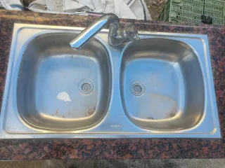 Lavabo doble con grifo y soporte