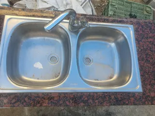 Lavabo doble con grifo y soporte