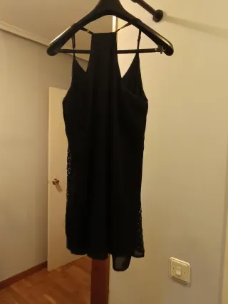 Elegante vestido de fiesta tirantes negro.