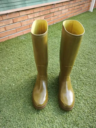 Botas de agua para hombre, color verde.