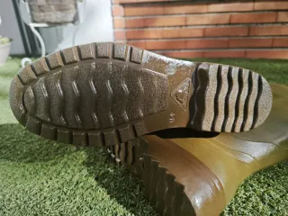 Botas de agua para hombre, color verde.