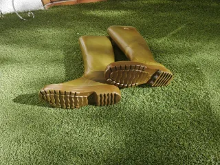 Botas de agua para hombre, color verde.