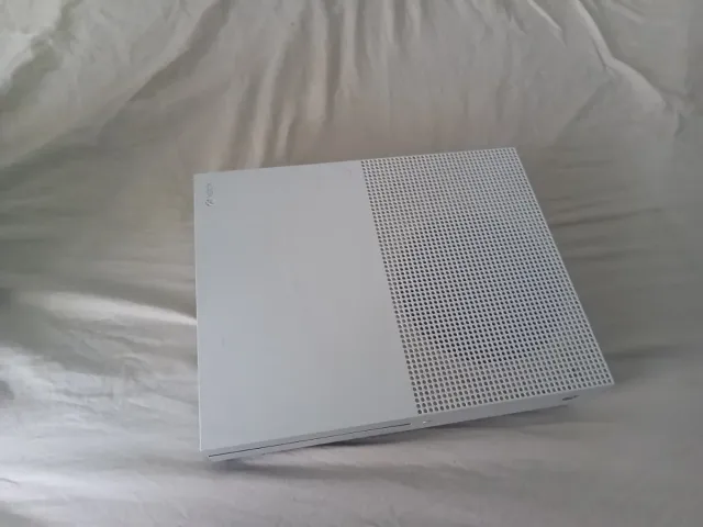 Xbox One S + Mando + Cables