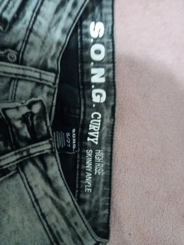 Pantalón pitillo gris efecto lavado