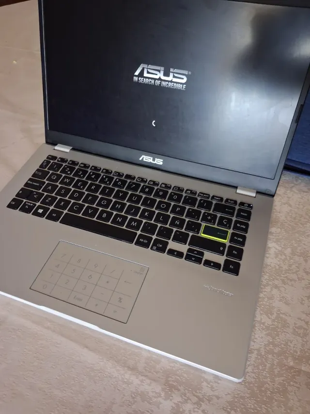 Asus Vivobook E410MAB Plata y Azul