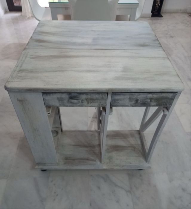 Mesa extensible de madera gris y blanca