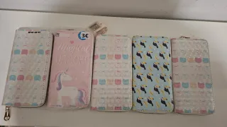 Carteras con dibujos de gatos y tucanes