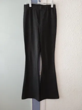 Pantalones acampanados grises