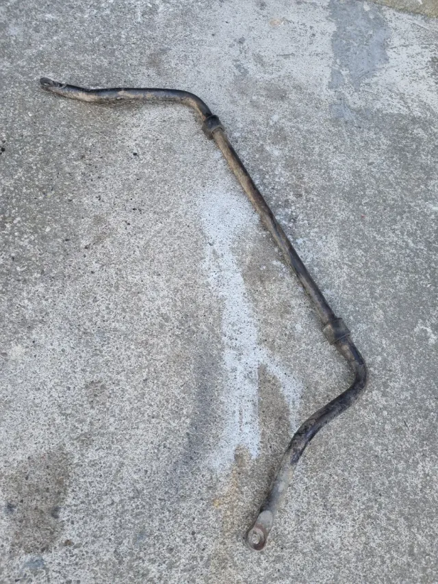 Mitsubishi Montero MK 1 - barra estabilizadora