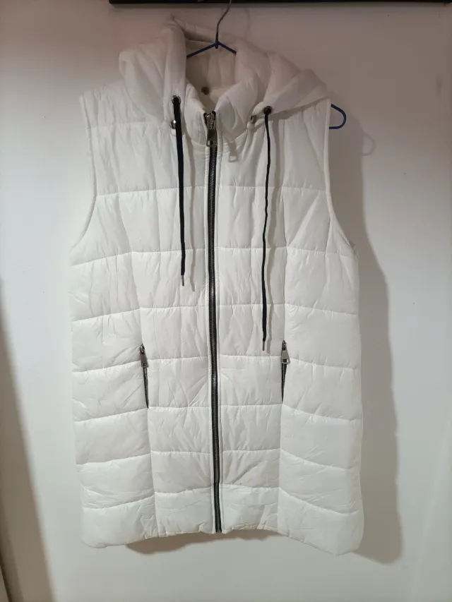 Chaleco blanco con capucha para mujer