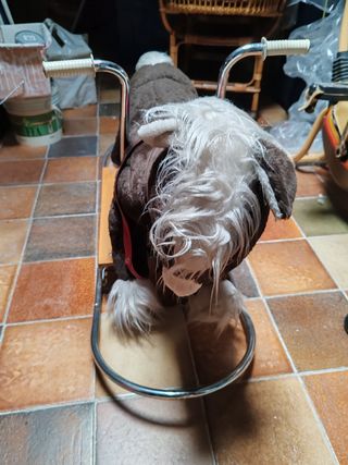 Cavallo a dondolo marrone con ruote