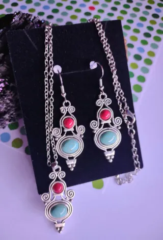 Conjunto collar y pendientes