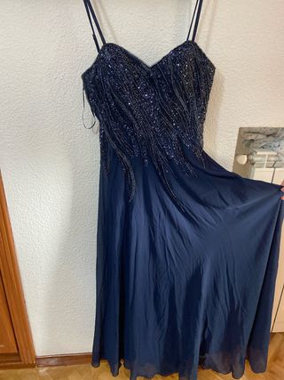 Vestido largo azul con pedrería