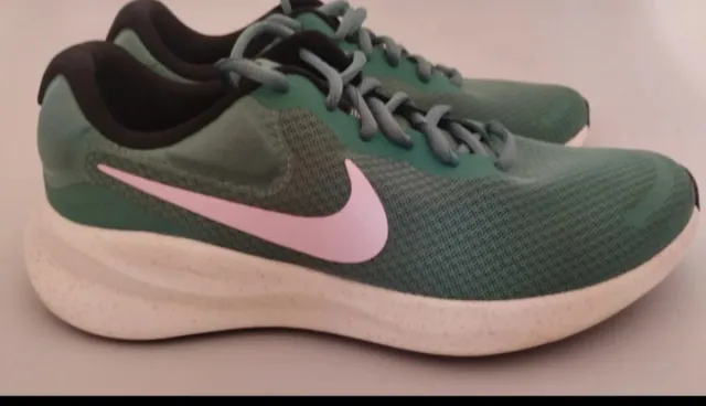 Deportivas Nike Hombre Verdes y Plateadas