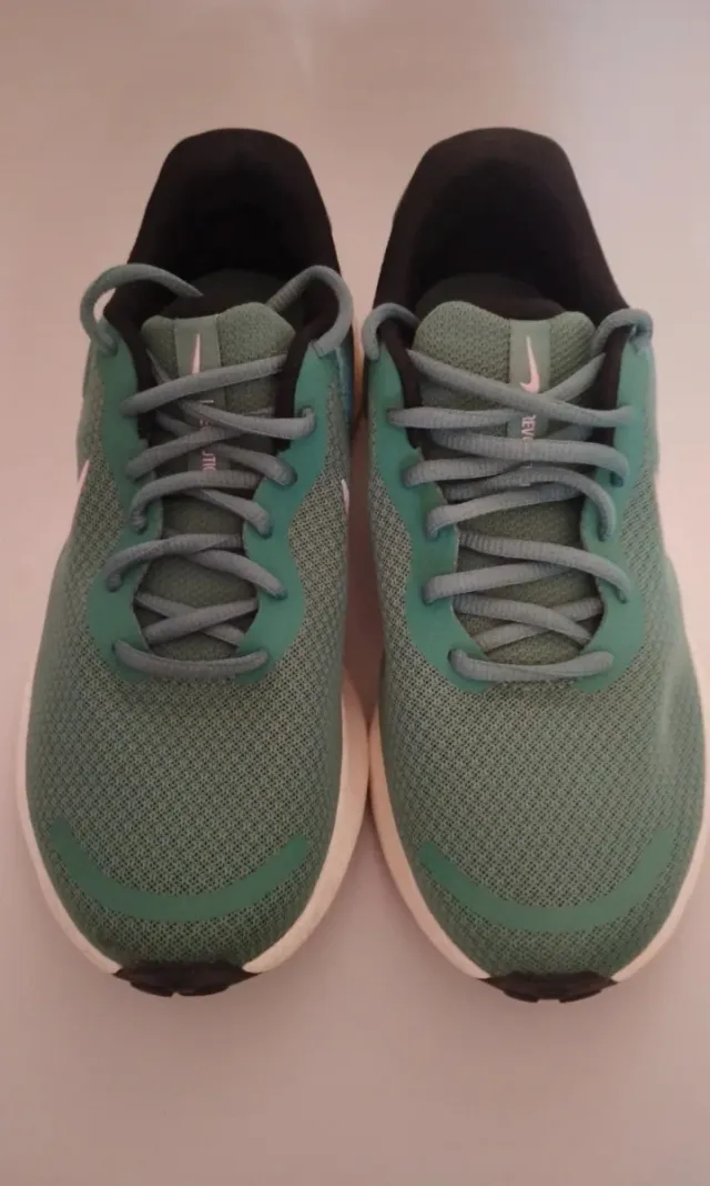 Deportivas Nike Hombre Verdes y Plateadas