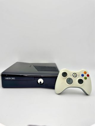 Xbox 360 Slim 250 GB Console + Controller
