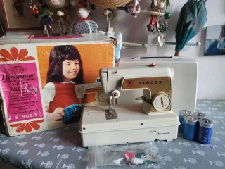 Macchina da cucire Singer giocattolo