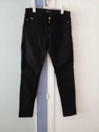 Pantalón negro chica