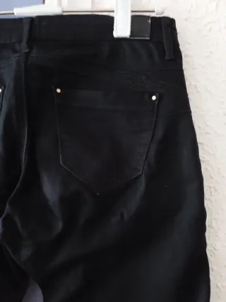 Pantalón negro chica