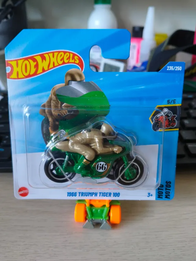 Hot Wheels 1966 Triumph Tiger 100, treasure hunt