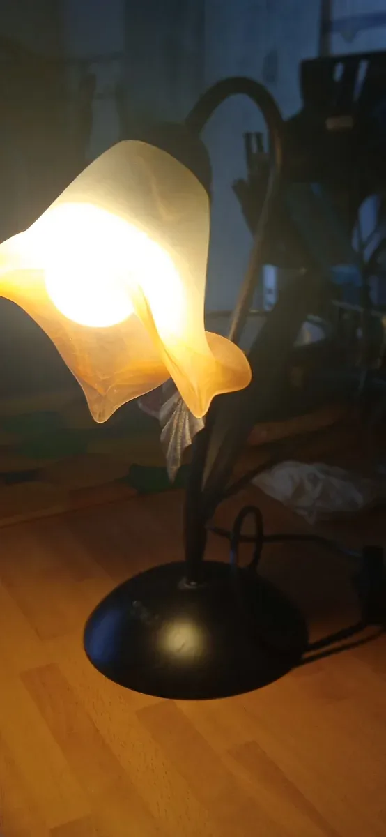 Lámpara de forja con tulipa flor cristal