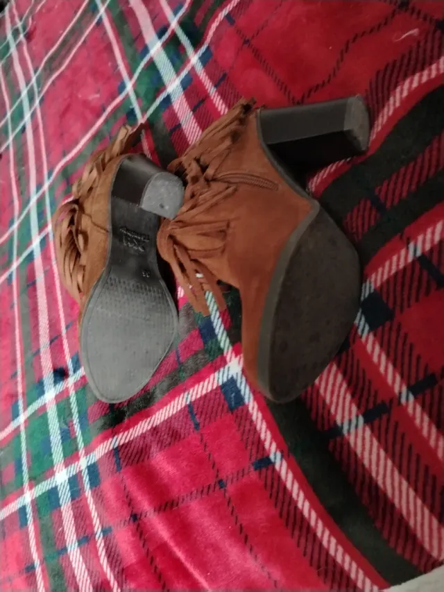 Botines marrones con flecos