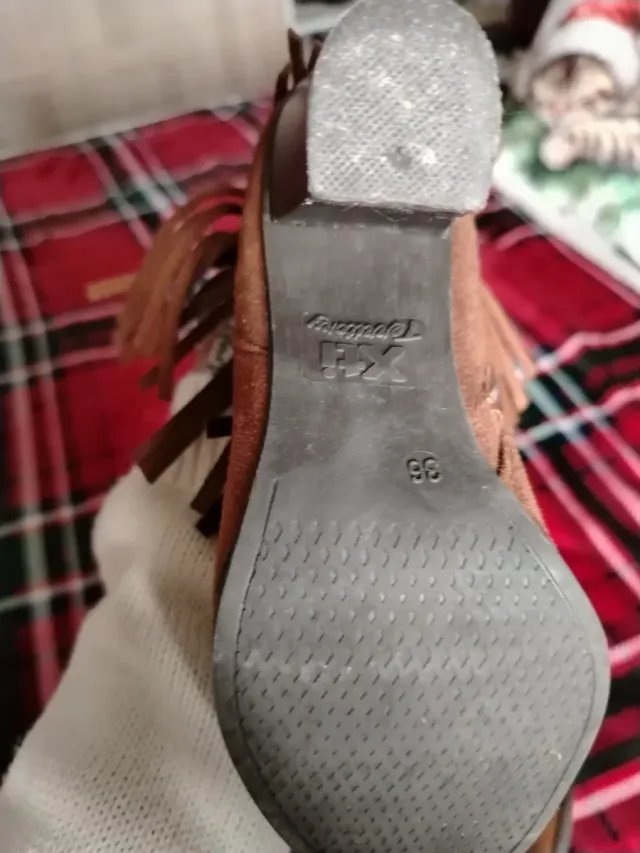 Botines marrones con flecos