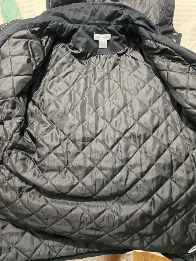 Abrigo azul marino con capucha