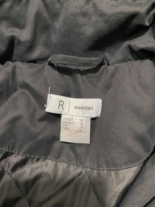 Abrigo azul marino con capucha