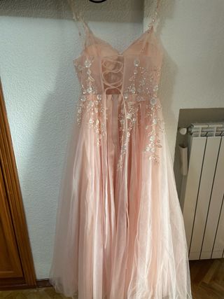 Vestido largo rosa con pedrería