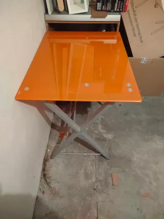 Mesa de cristal naranja para PC