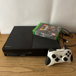 Xbox One con controller e giochi e cavi