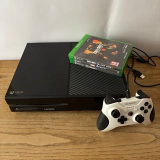 Xbox One con controller e giochi e cavi