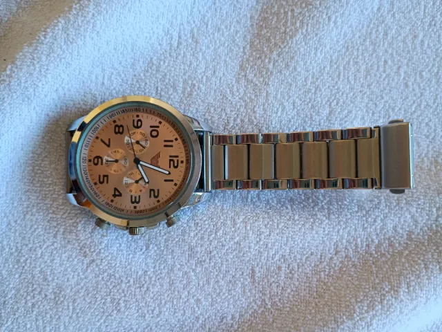 Reloj de pulsera analógico