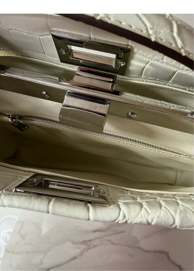 Bolso de mano efecto piel cocodrilo