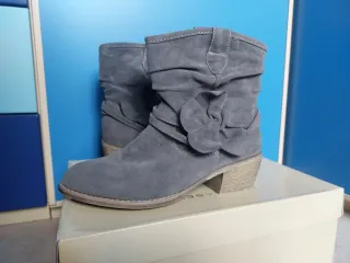 Stivaletti donna grigi scamosciati