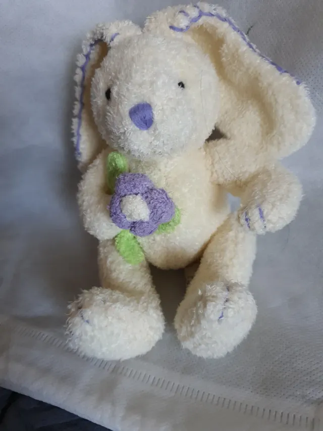 Peluche Conejo Blanco Flor Morada