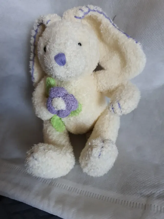 Peluche Conejo Blanco Flor Morada