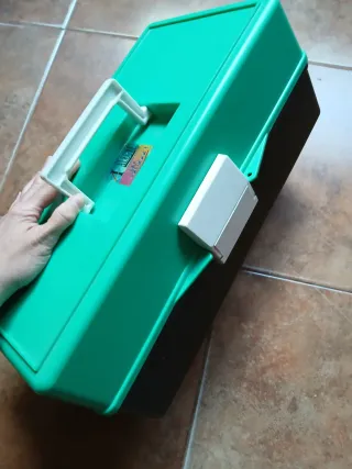 Caja de herramientas verde