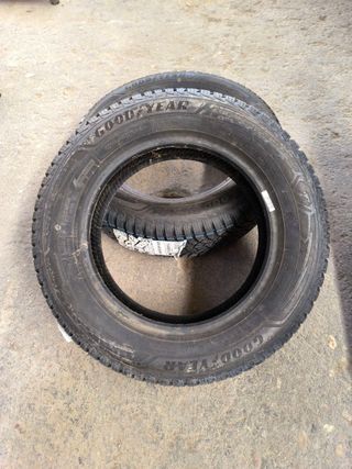 Lote 2 neumáticos nuevos 175 65 14 Goodyear 67€