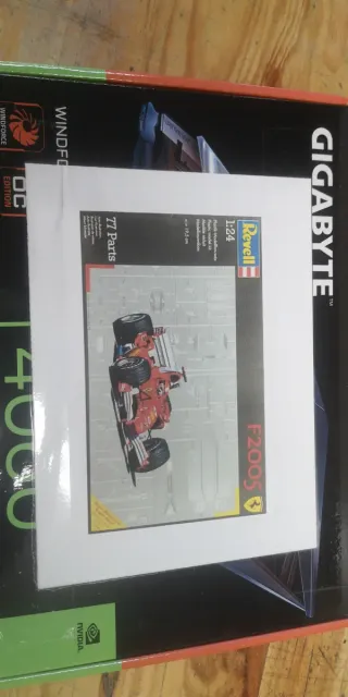 Revell 1/24 Ferrari F2005 - sem caixa