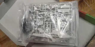 Revell 1/24 Ferrari F2005 - sem caixa