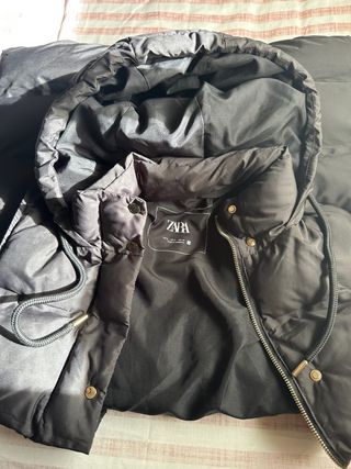 Chaleco largo tipo plumas Zara Talla S