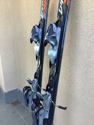 Esquís Rossignol Viper 54 con bastones y funda