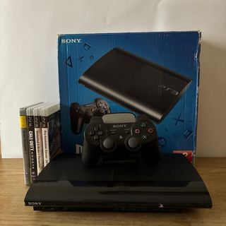 Ps3 Slim con scatola, controller e cavi e giochi