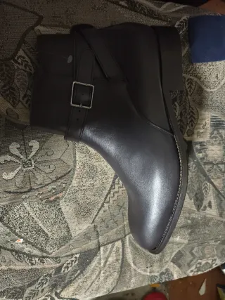 Botines negros con hebilla