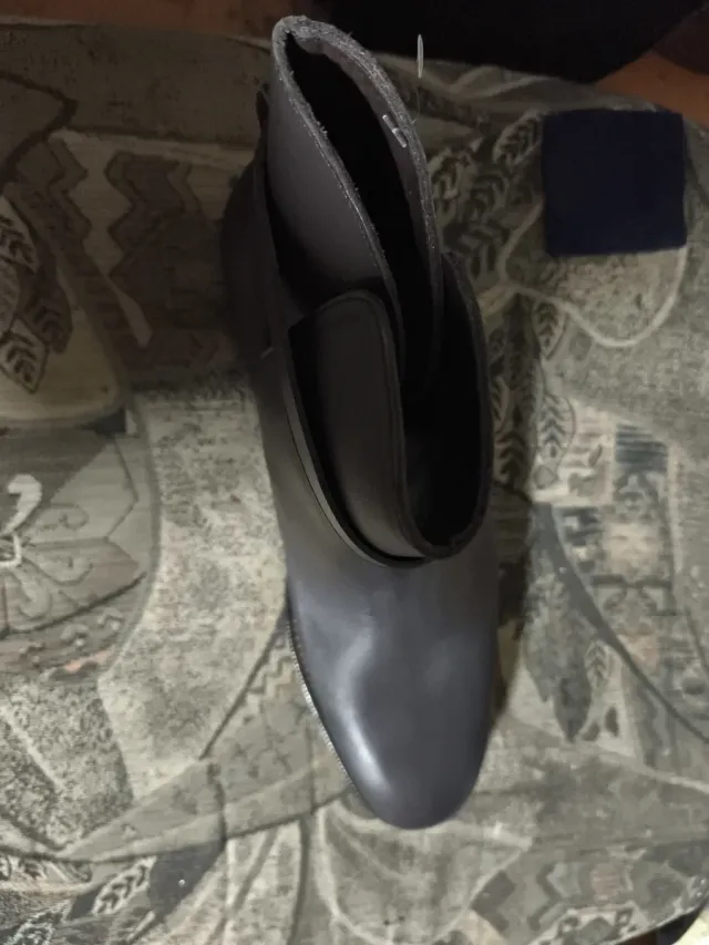 Botines negros con hebilla