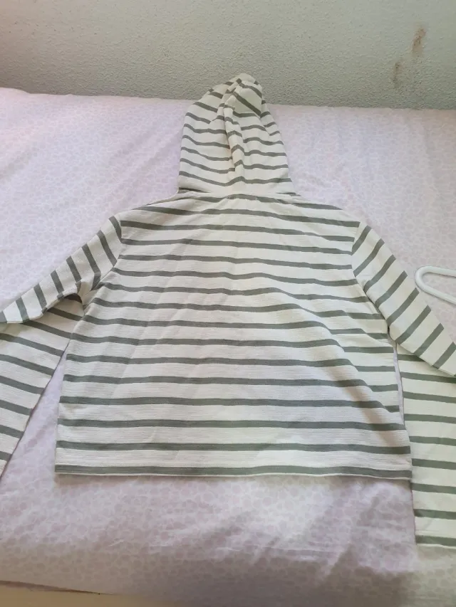 Sudadera con capucha a rayas