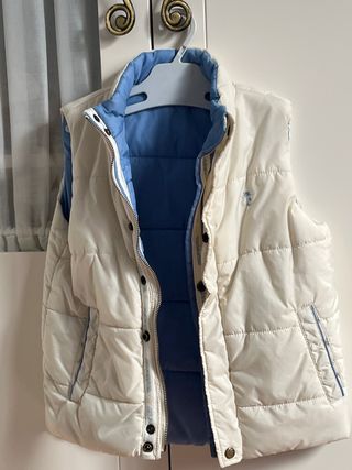 Chaleco reversible blanco y azul