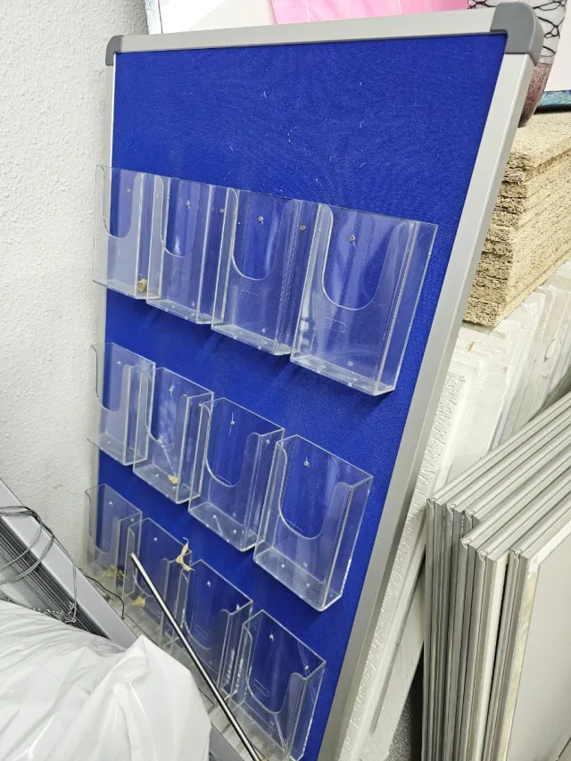 Expositor de folletos acrílico